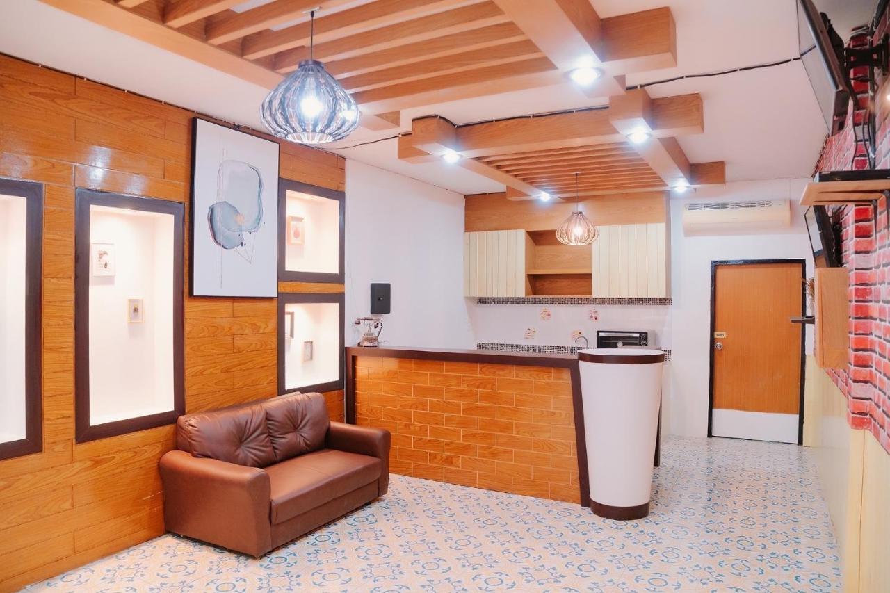ซับรูมโฮเทล Subroom Hotel 수랏타니 외부 사진
