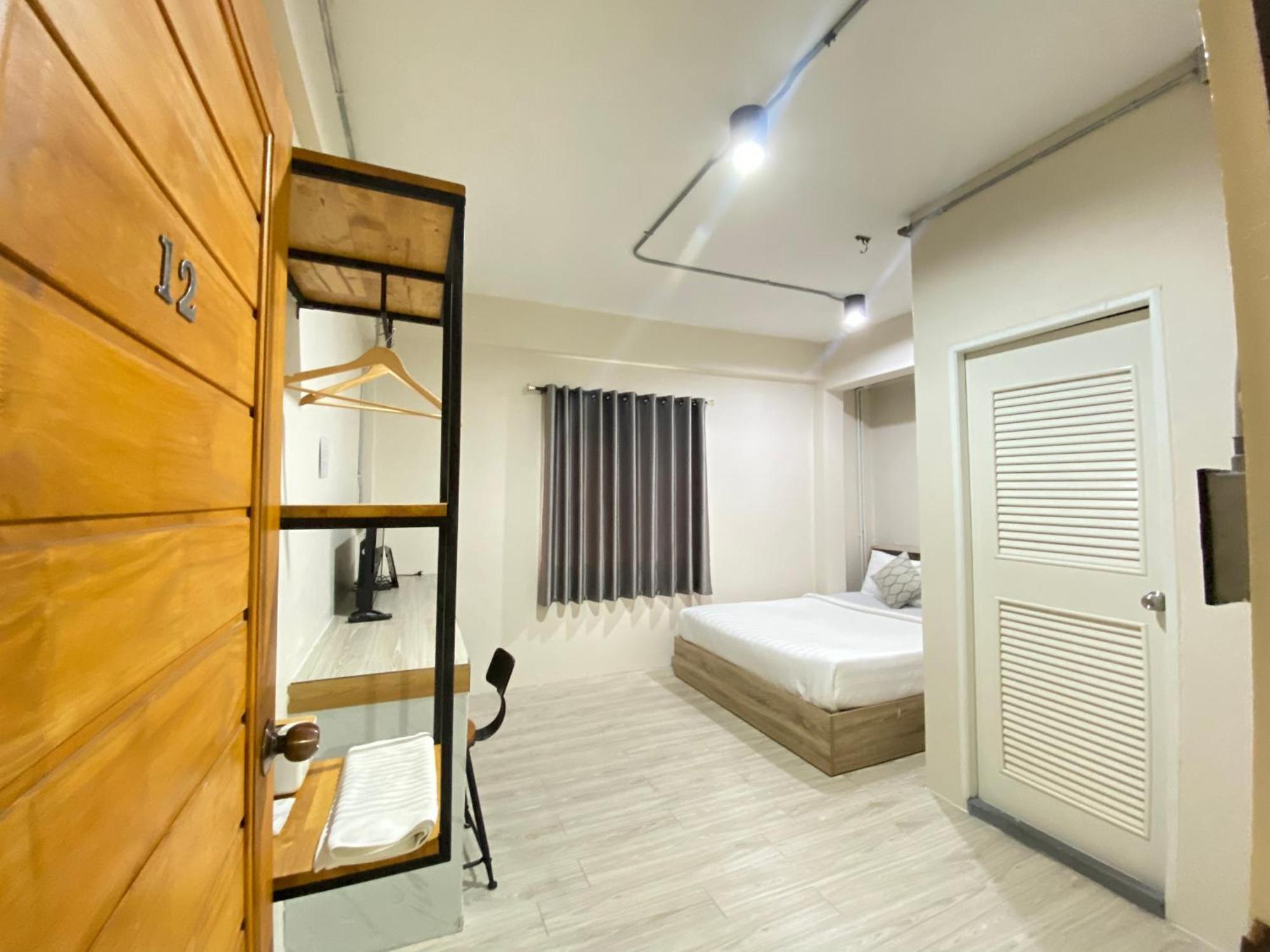 ซับรูมโฮเทล Subroom Hotel 수랏타니 외부 사진